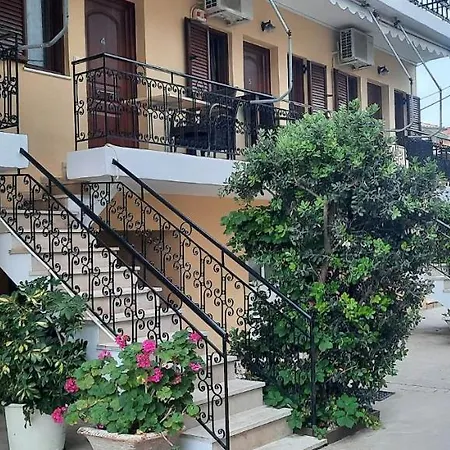 Vaso Apartment Nikiana